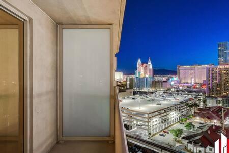 Mgm Signature-15-717 F1 Track & Strip View Balcony Las Vegas Exterior photo