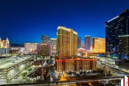Mgm Signature-15-717 F1 Track & Strip View Balcony Las Vegas Exterior photo