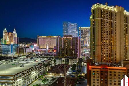 Mgm Signature-15-717 F1 Track & Strip View Balcony Las Vegas Exterior photo