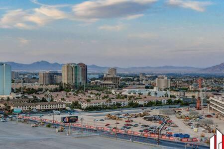 Mgm Signature-15-717 F1 Track & Strip View Balcony Las Vegas Exterior photo